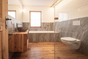 Kofler zw den Wänden Apt Zirm