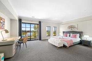 Stunning Park-fronted Luxury Grand Family House!