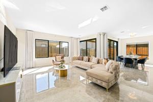 Stunning Park-fronted Luxury Grand Family House!