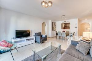 3 Bed Apartment In Benahavis
