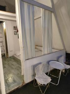 nhà đồi bên suối