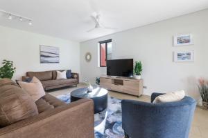 Waterfront Palms Suite 3 Bed, Central Location