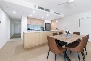Waterfront Palms Suite 3 Bed, Central Location