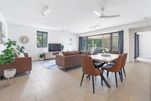Waterfront Palms Suite 3 Bed, Central Location