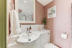 Bright & Unique Loft Studio - Harrogate Hideaway