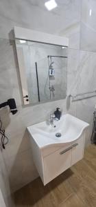Lotus Seaview Apartment Qerret