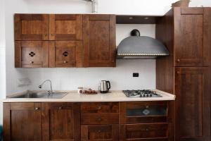 20min walk or 2min drive to Veronafiere