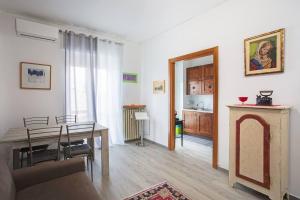 20min walk or 2min drive to Veronafiere