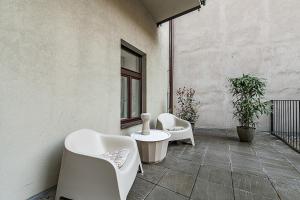 Newly renovated 2BDR with big Terrace