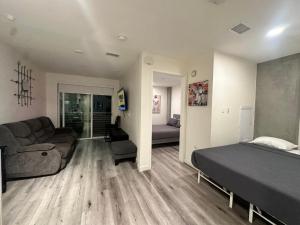 Hollywood Sign View, Gym, Pool, Parking, More