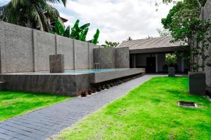 Villa R