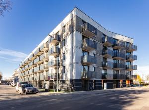 Mostek Riverside Lavish Apartment by BookingHost