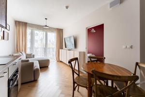 Mostek Riverside Lavish Apartment by BookingHost