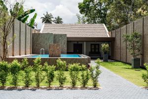 Villa R