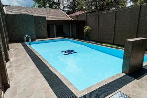 Villa R