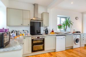 3 Bed in Pwllheli oc-bow77
