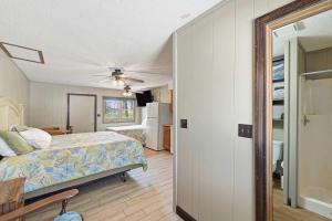 Quail Cove 4 - Lakefront Studio Boat Slip