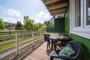 Domki Rodzinne w Siedlęcinie z Widokiem na Góry by Noclegi Renters