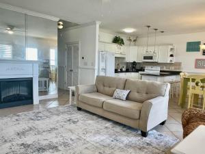 Emerald Isle - Ocean Club, beach front condo