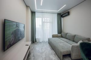 33-413 Manhattan, Beresteiskyi 11, Kyiv, Politekh metro nearby, stunning city view, 15 kW backup power, Petrovdom Apartment