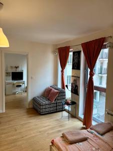 FREE PARKING apt with GRAND TERRACE