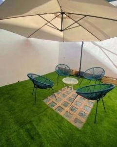 Room in Alicante with private bathroom and terrace