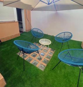 Room in Alicante with private bathroom and terrace