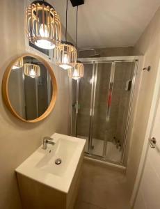 Room in Alicante with private bathroom and terrace