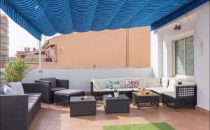 Room in Alicante with private bathroom and terrace