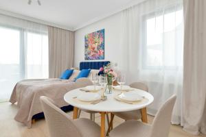 Old Town Panorama Apartment by Noclegi Renters