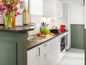 LivinParis - Luxury AC 4 Bedrooms Le Marais I