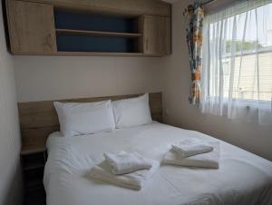 Coastal Comfort Relaxing 3-Bed Holiday Home at Marlie Holiday Park