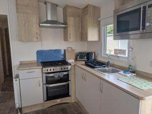 Coastal Comfort Relaxing 3-Bed Holiday Home at Marlie Holiday Park