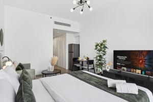 FIRST CLASS Studio Urban Luxe Getaway