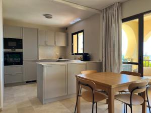 El Océano Infinity - seaview suite, private tunnel access to beach