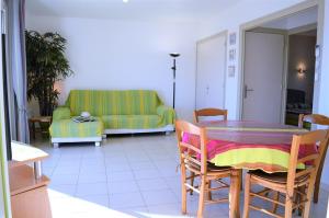 LV000-004 Appartement 3 pièces 4 couchages LE LAVANDOU