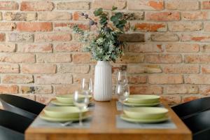 Elegancki Apartament z Parkingiem by Noclegi Renters