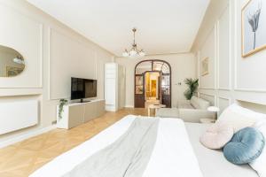 Rentero Historic Central Suite - Prague 1