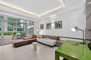 FIRST CLASS 1BR Elegance with Burj Khalifa View