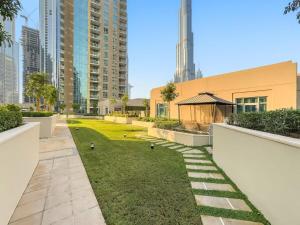 FIRST CLASS 1BR Elegance with Burj Khalifa View