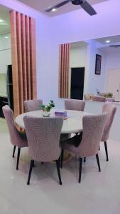AA 3-STOREY TERRACE HOMESTAY 13 Pax 4 bedroom 4 bathroom