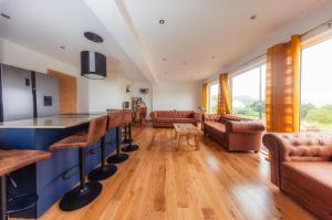 Luxurious 3 bdrm cottage by fairy pools 4
