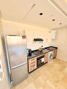 Appartement moderne vue piscine avec parking & WiFi
