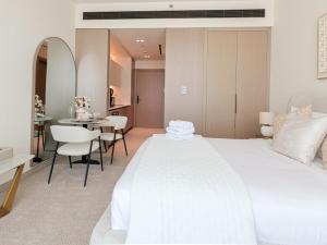 FIRST CLASS Studio High-End Near Circle Mall