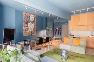Central and Comfy with Private Balcony and Rooftop Access - CT3