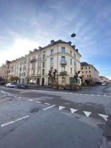 Flat 12-min walk to Bern station