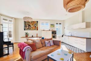Spacious 2BR flat with balcony - historic center
