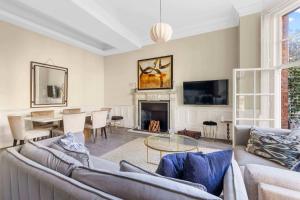 Stylish 3BR Flat in Prime Harrods Location