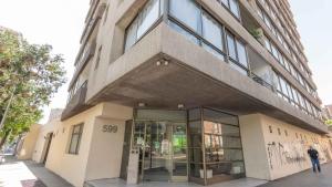 Moderno Depto, Metro, Movistar Arena, parking, downtown