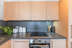 Charming 2BR Apartment - Skyline Views - 3 Baths